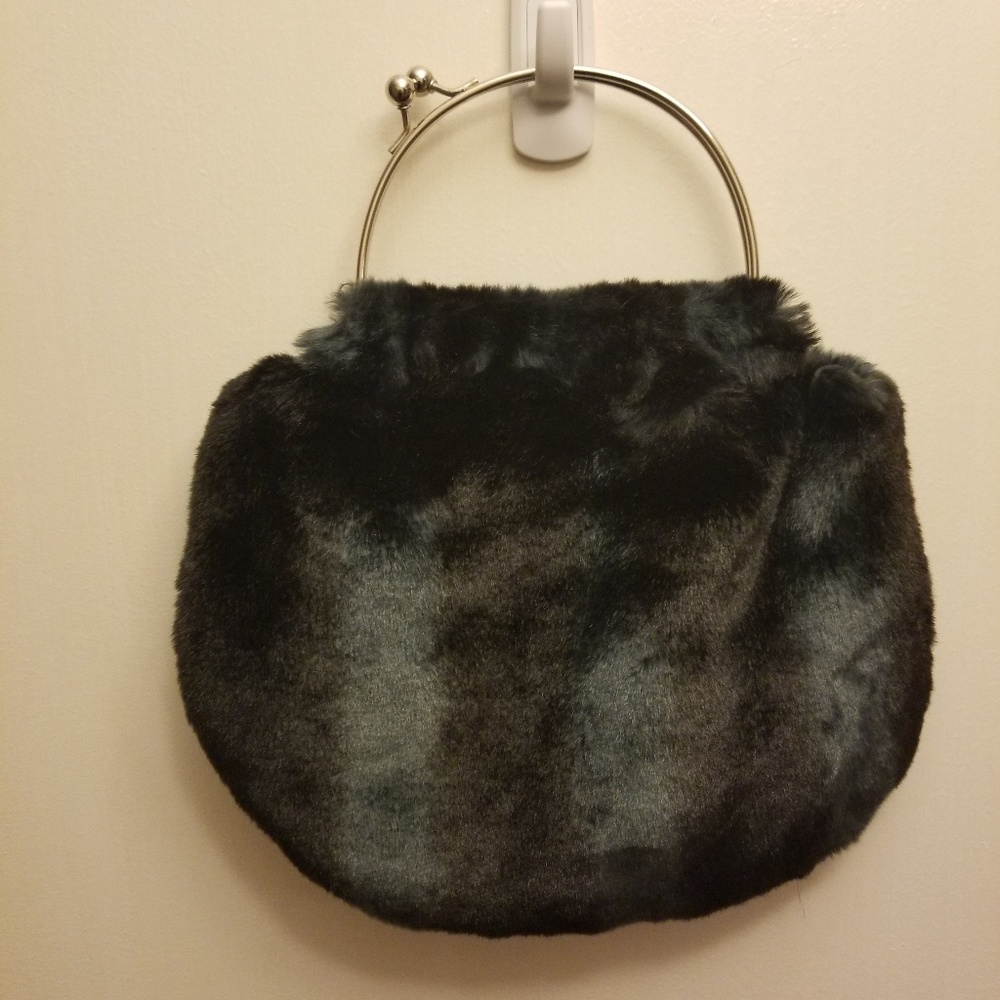 👛 Clasp Clutch Bag